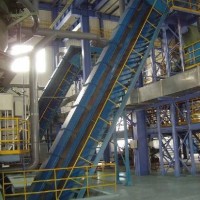 大傾角廠家 供應封閉式輸送機設備密封防護罩裙邊帶式運輸機