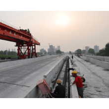 超聲波探傷儀 工作人員認(rèn)真檢測 安全可靠