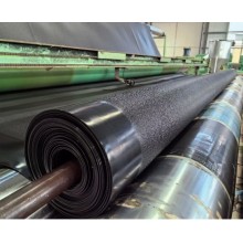 山東泰安土工材料廠商供應(yīng)8米寬2.0mm厚單雙糙面HDPE土