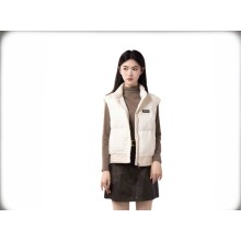 溫碧霞代言IRENENA服裝品牌防風立領(lǐng)羽絨馬甲百搭短款