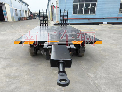 1710144139538439.jpg 6噸帶爬梯移動(dòng)平板拖車2I.jpg