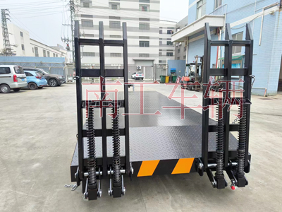 1710144147900695.jpg 6噸帶爬梯移動(dòng)平板拖車3I.jpg